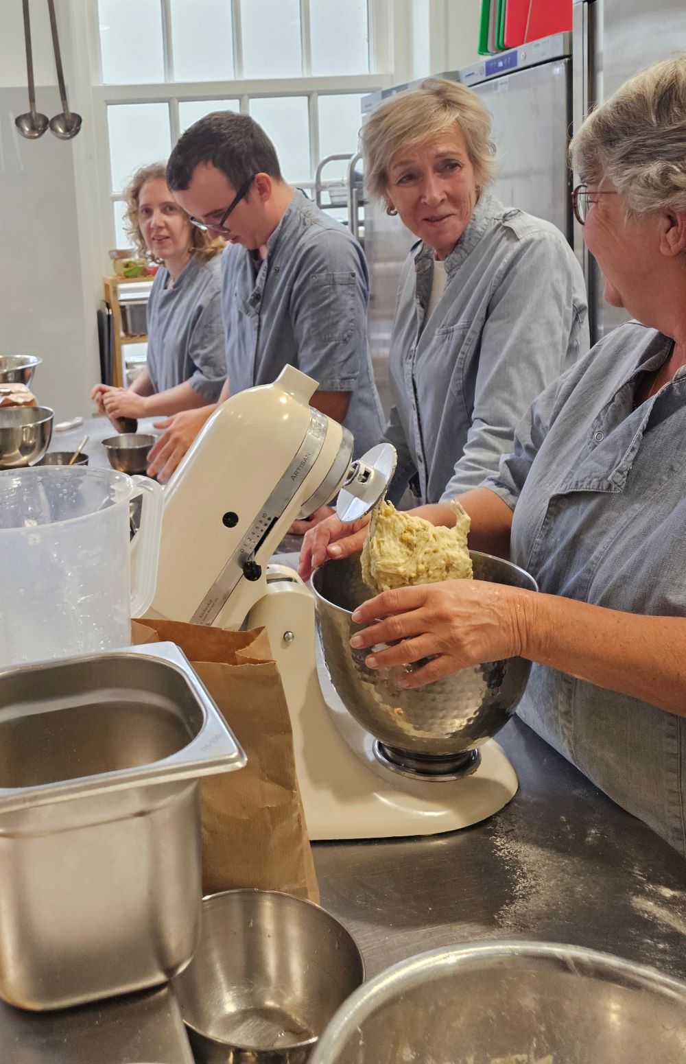 horeca brood deeg kneden vrijwilligers okt 2024